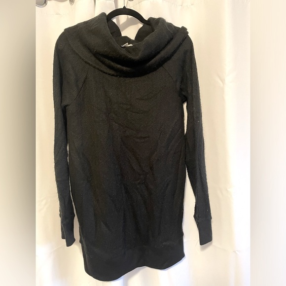 Nordstroms maternity Ingrid and Isabel soft black cowl neck long sweater size L - Picture 3 of 6